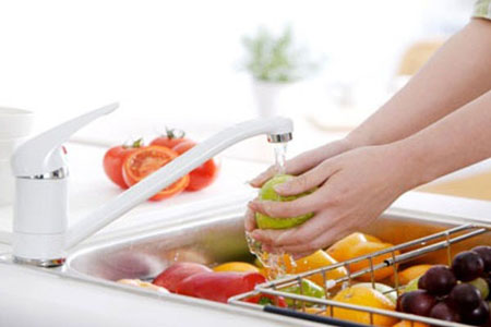 7 cách khử thuốc trừ sâu trong rau quả
